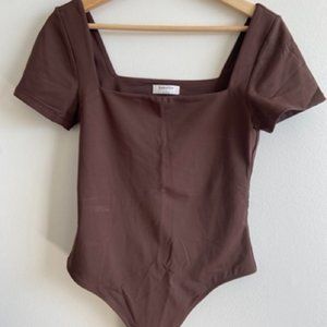 Babaton Contour Squareneck Shortsleeve Bodysuit in Brown, size Large